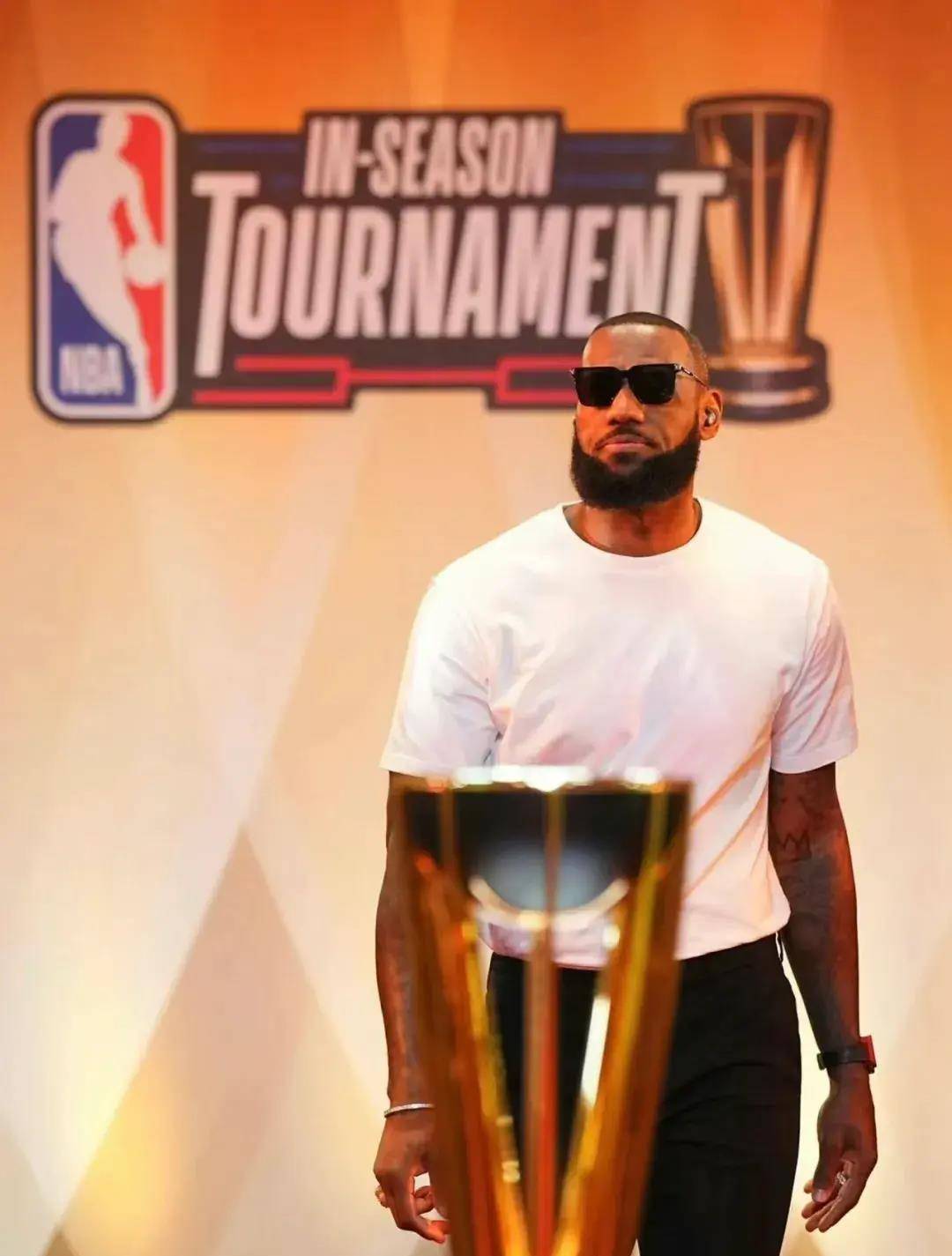 开云体育中国官网-MVP之争：赛季中最有可能摘得冠军的球员的简单介绍