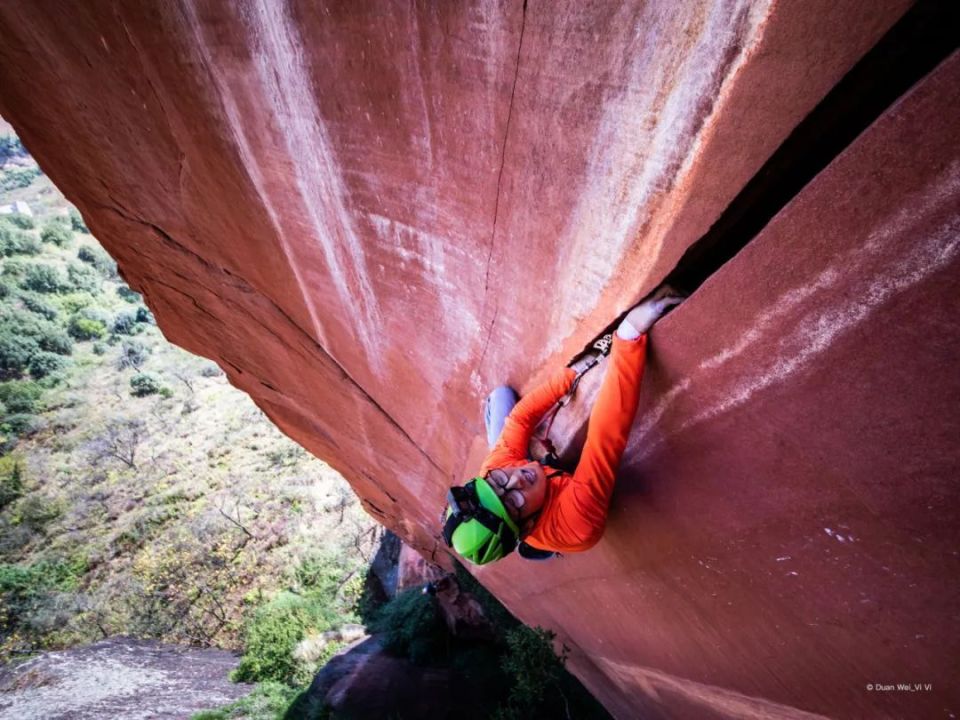 kaiyun体育app-特色峡谷峭壁攀岩大赛，勇者的极限突破