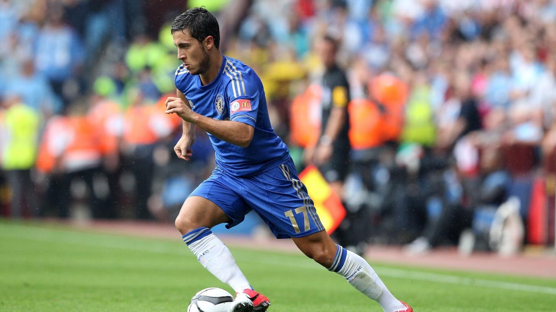 kaiyun体育app-英超逆境反击，精彩瞬间点燃全场氛围，英超经典比赛