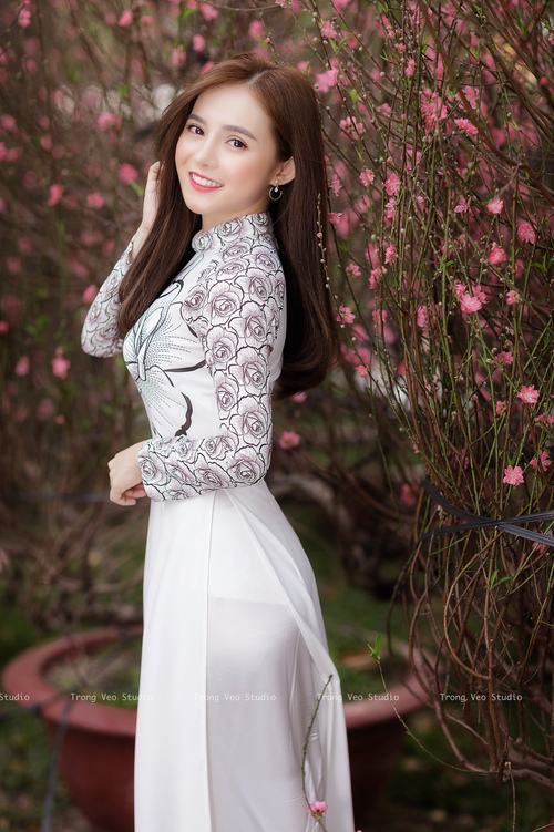 开云kaiyun-奇库诺娃稳健发挥刷新赛会纪录，库洛洛对奇犽爷爷